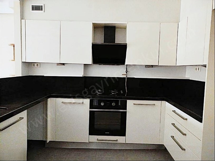 SUADİYE DE MARMARAY DUDULLU METRO YAKINI KOMBİLİ 2+1 DAİRE