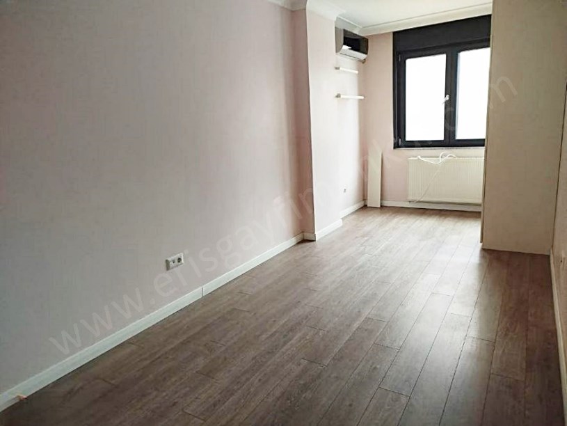 SUADİYE DE MARMARAY DUDULLU METRO YAKINI KOMBİLİ 2+1 DAİRE