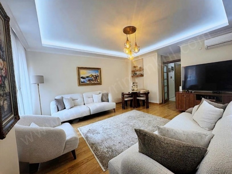 İSTANBUL Kadıköy Kozyatağanda 5.Yıllık Bina Boş 2+1 Balkonlu