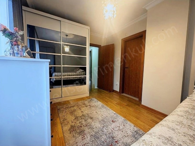 İSTANBUL Kadıköy Kozyatağanda 5.Yıllık Bina Boş 2+1 Balkonlu