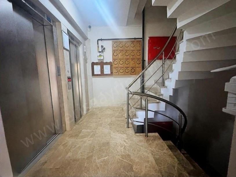 İSTANBUL Kadıköy Kozyatağanda 5.Yıllık Bina Boş 2+1 Balkonlu