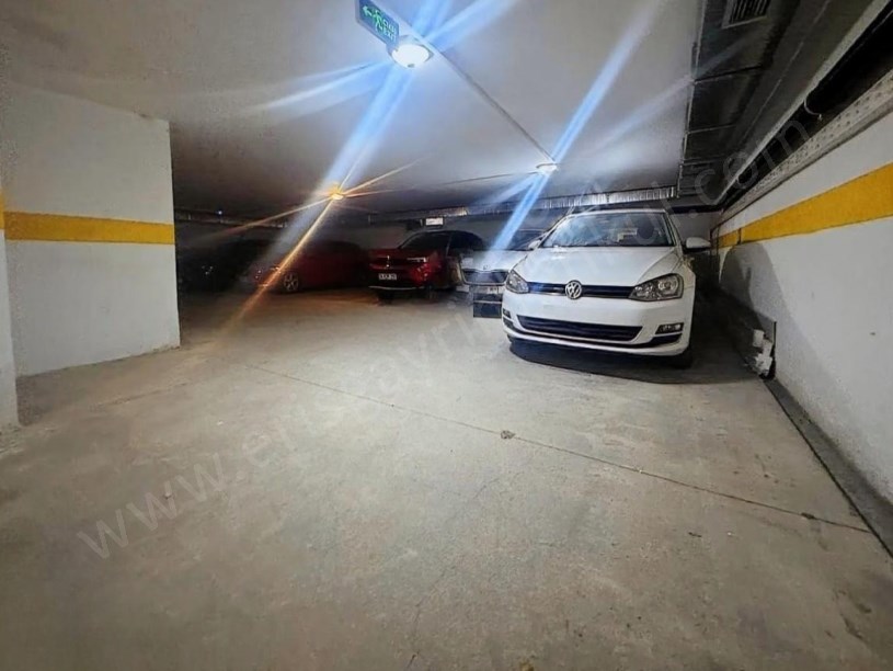 İSTANBUL Kadıköy Kozyatağanda 5.Yıllık Bina Boş 2+1 Balkonlu