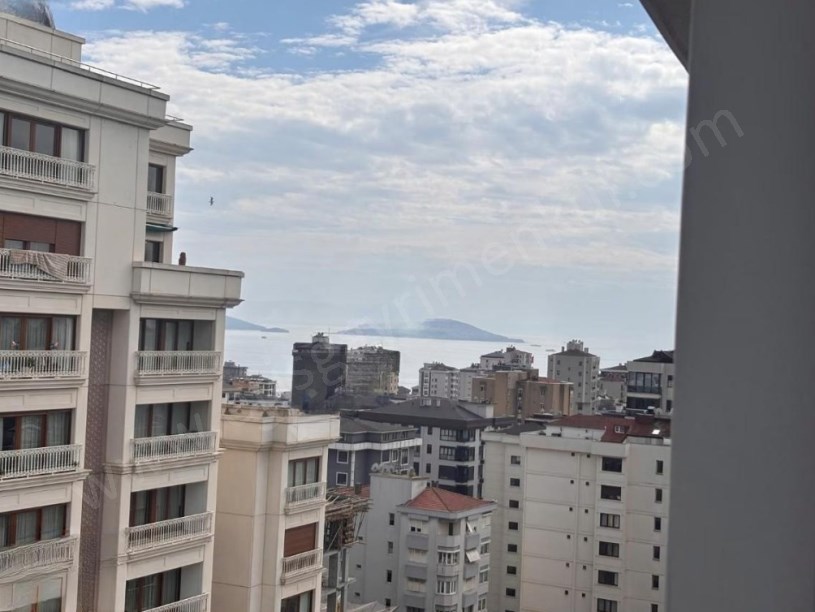 İSTANBUL KADIKÖY KOZYATAĞINDA Deniz Manzaralı, Teraslı, 14. Kat 2+1 Satılık Daire
