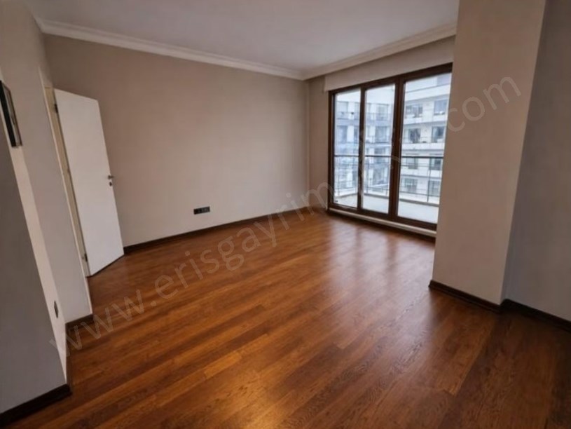 İSTANBUL KADIKÖY KOZYATAĞINDA SATILIK MİNİBÜSE VE MARMARAYA YAKIN 3+1 DAİRE