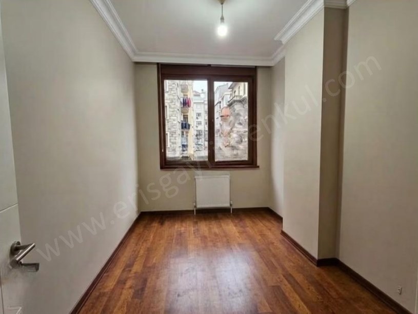 İSTANBUL KADIKÖY KOZYATAĞINDA SATILIK MİNİBÜSE VE MARMARAYA YAKIN 3+1 DAİRE