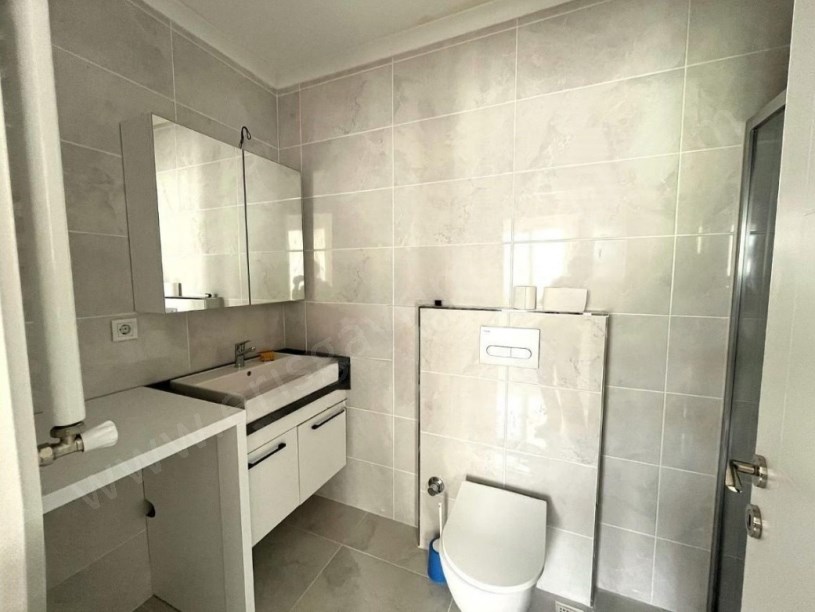 İSTANBUL KADIKÖY KOZYATAĞINDA SATILIK MİNİBÜSE VE MARMARAYA YAKIN 3+1 DAİRE