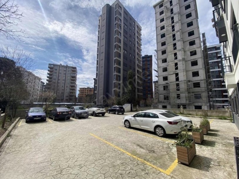 İSTANBUL KADIKÖY  Kozyatağı Kozzy AVMye Yakın 2+1 65 m2 Net