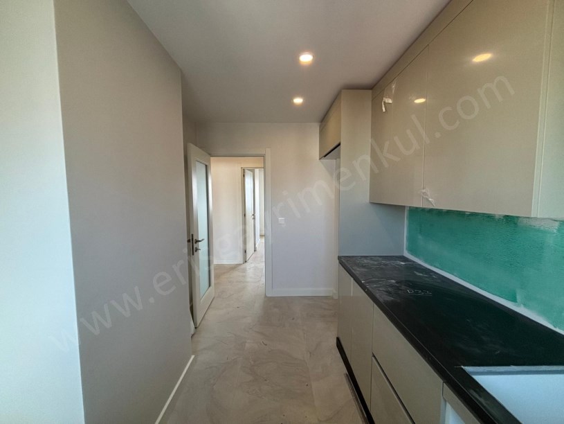 FENERYOLUNDA KATTA TEK 100M2 BALKONLU EBEVEYNLİ 3+1 DAİRE