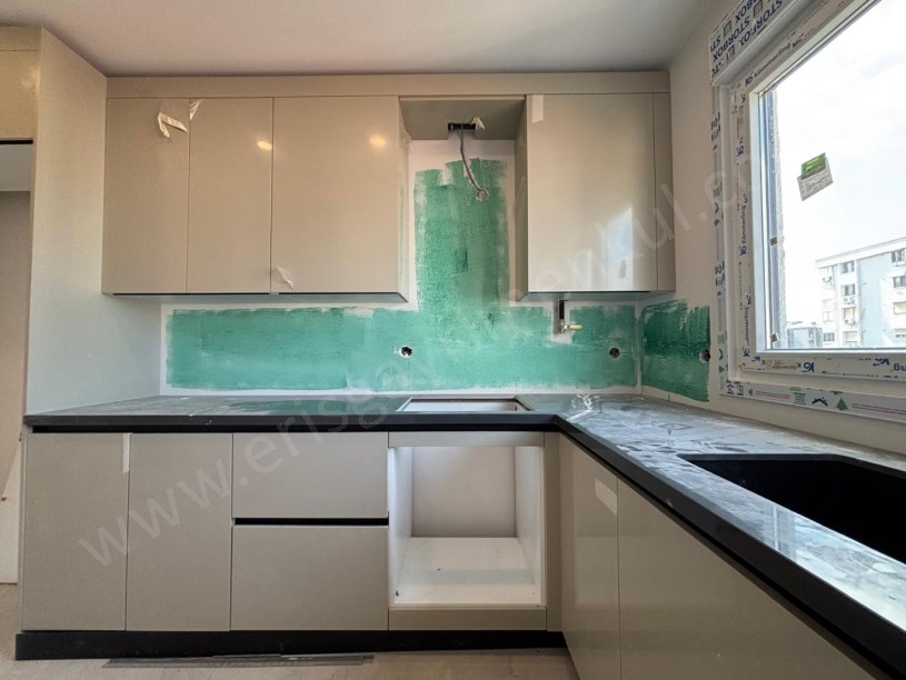 FENERYOLUNDA KATTA TEK 100M2 BALKONLU EBEVEYNLİ 3+1 DAİRE