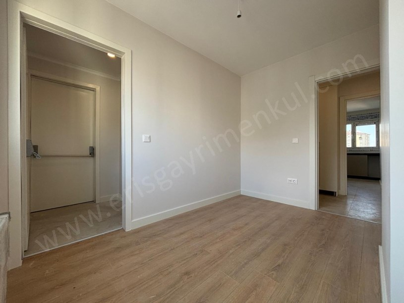 FENERYOLUNDA KATTA TEK 100M2 BALKONLU EBEVEYNLİ 3+1 DAİRE