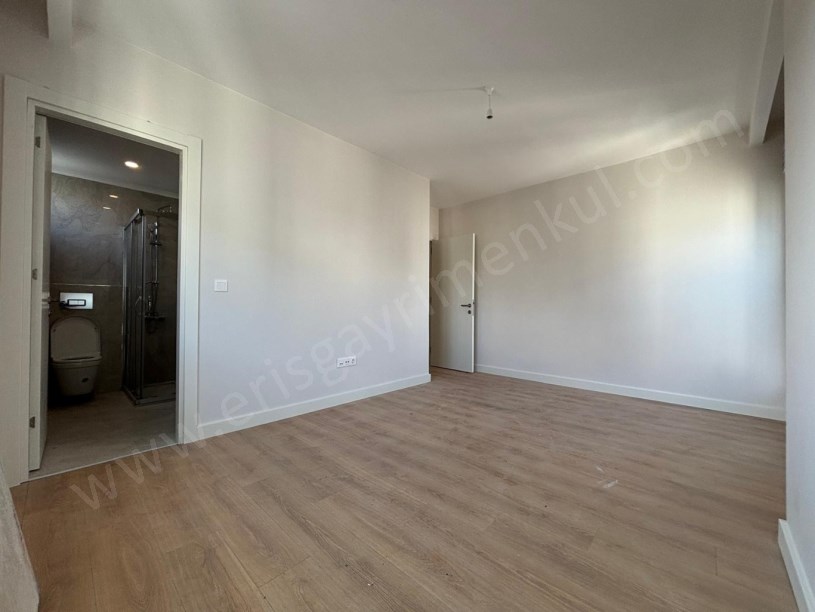 FENERYOLUNDA KATTA TEK 100M2 BALKONLU EBEVEYNLİ 3+1 DAİRE