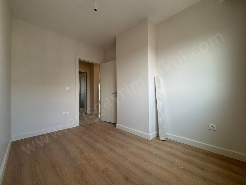 FENERYOLUNDA KATTA TEK 100M2 BALKONLU EBEVEYNLİ 3+1 DAİRE