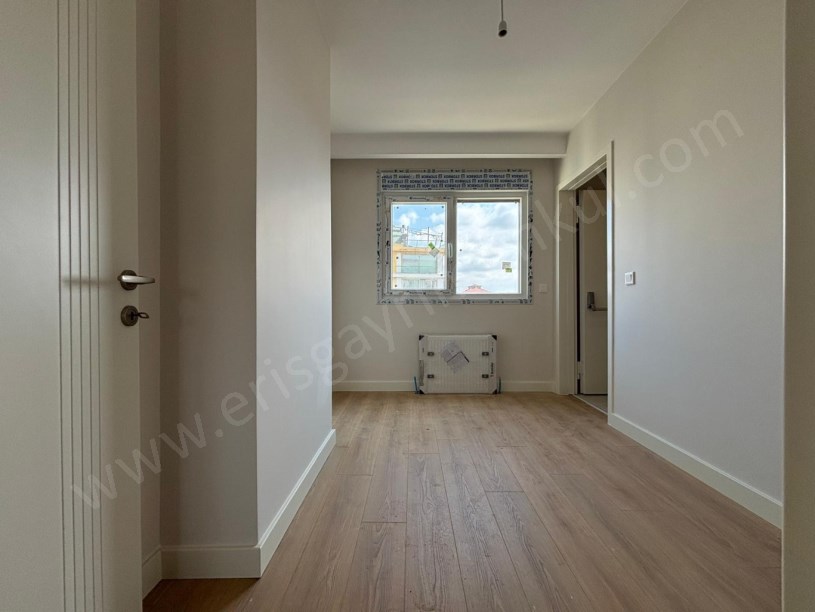 FENERYOLUNDA KATTA TEK 100M2 BALKONLU EBEVEYNLİ 3+1 DAİRE