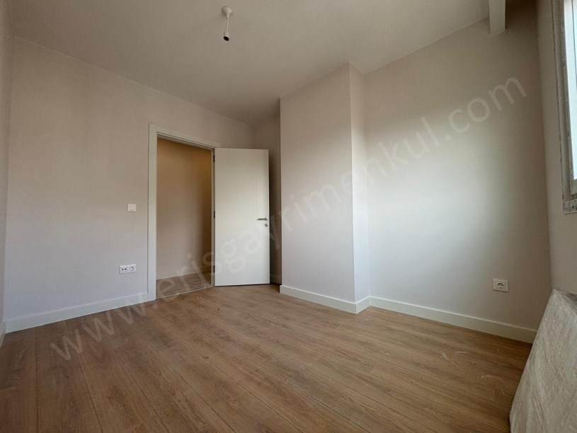 FENERYOLUNDA KATTA TEK 100M2 BALKONLU EBEVEYNLİ 3+1 DAİRE