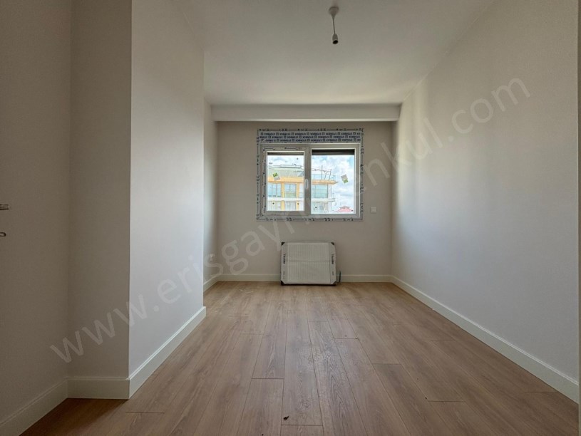FENERYOLUNDA KATTA TEK 100M2 BALKONLU EBEVEYNLİ 3+1 DAİRE