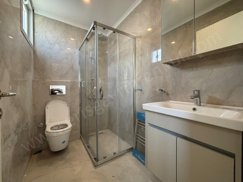 FENERYOLUNDA KATTA TEK 100M2 BALKONLU EBEVEYNLİ 3+1 DAİRE