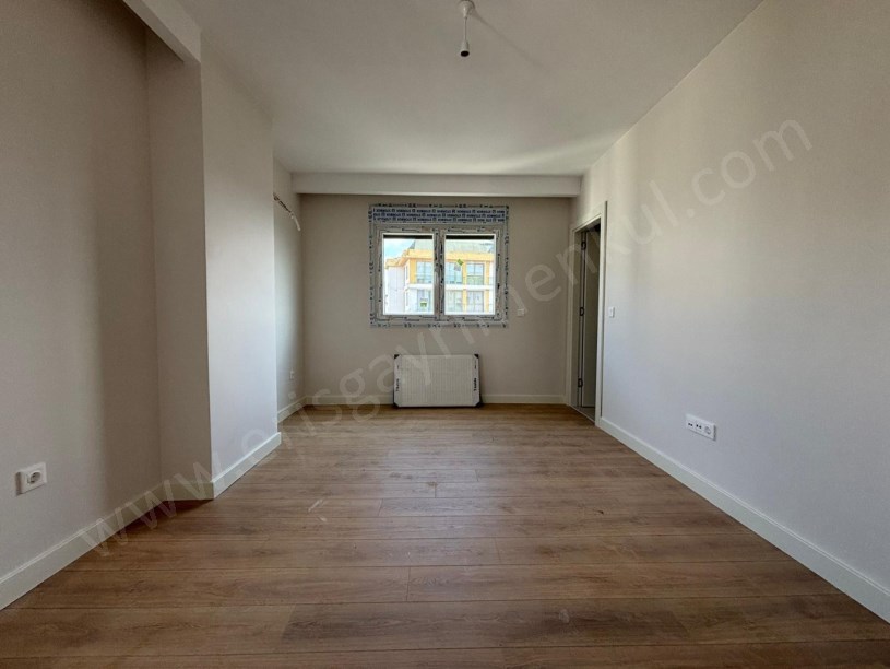 FENERYOLUNDA KATTA TEK 100M2 BALKONLU EBEVEYNLİ 3+1 DAİRE
