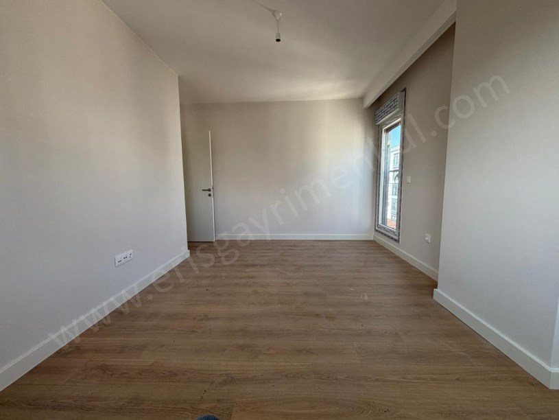 FENERYOLUNDA KATTA TEK 100M2 BALKONLU EBEVEYNLİ 3+1 DAİRE