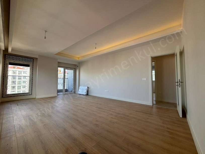 FENERYOLUNDA KATTA TEK 100M2 BALKONLU EBEVEYNLİ 3+1 DAİRE