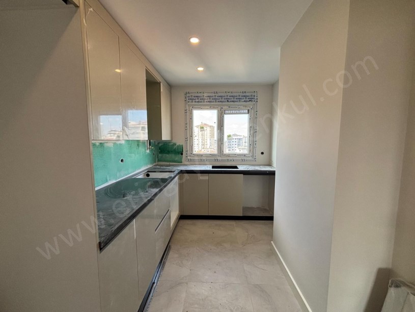 FENERYOLUNDA KATTA TEK 100M2 BALKONLU EBEVEYNLİ 3+1 DAİRE