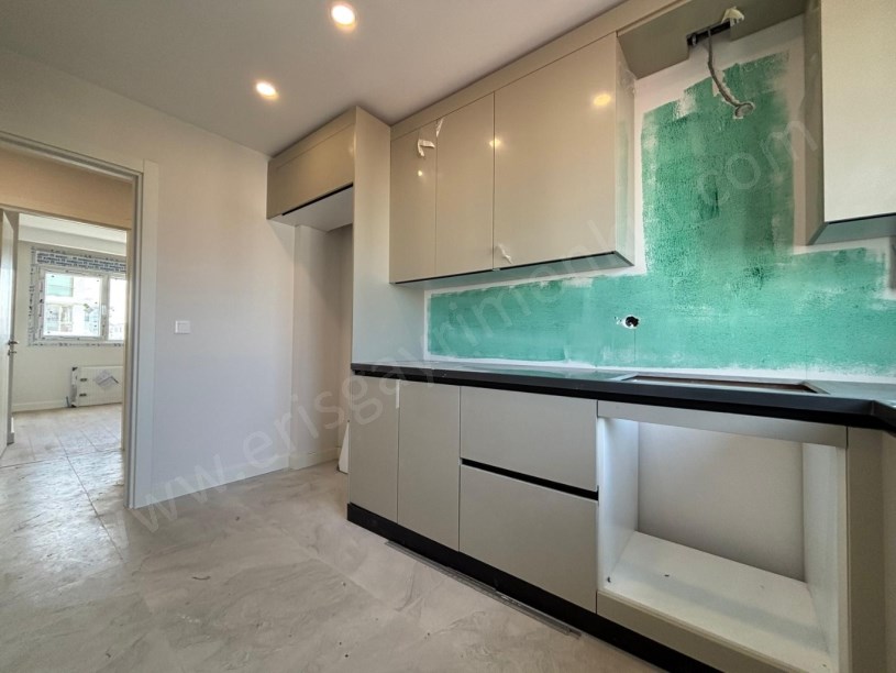 FENERYOLUNDA KATTA TEK 100M2 BALKONLU EBEVEYNLİ 3+1 DAİRE