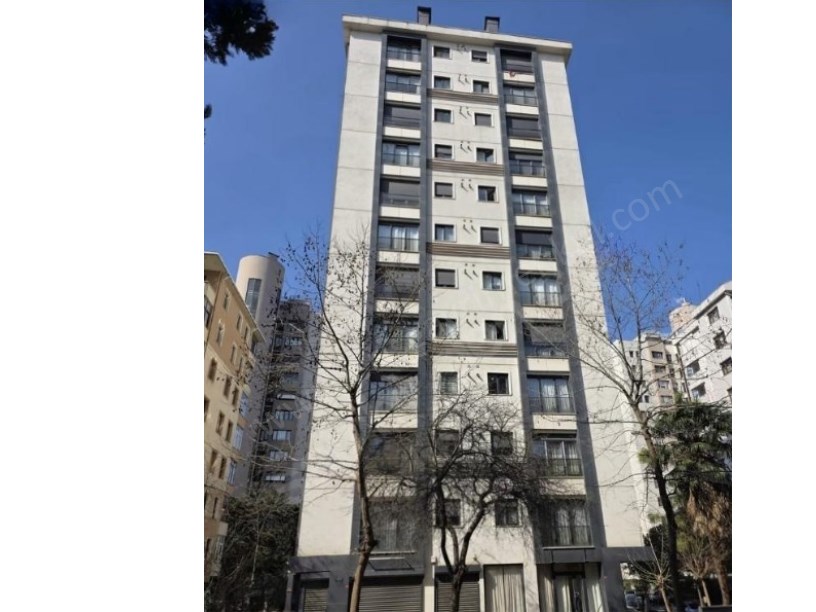 İSTANBUL KADIKÖY SAHRAYI CEDİT MAH.DE GENÇ BİNADA SATILIK 2+1 MANZARALI