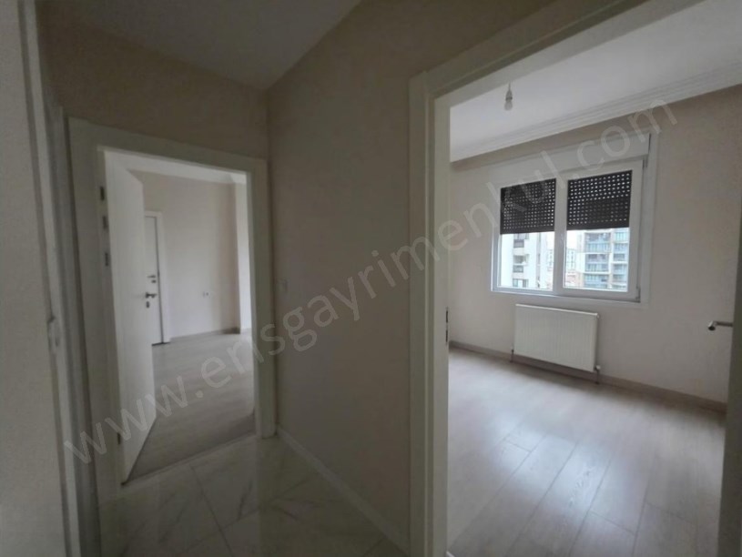 İSTANBUL KADIKÖY SAHRAYI CEDİT MAH.DE GENÇ BİNADA SATILIK 2+1 MANZARALI