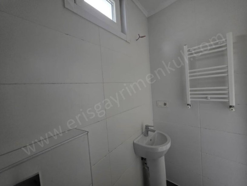 İSTANBUL KADIKÖY SAHRAYI CEDİT MAH.DE GENÇ BİNADA SATILIK 2+1 MANZARALI