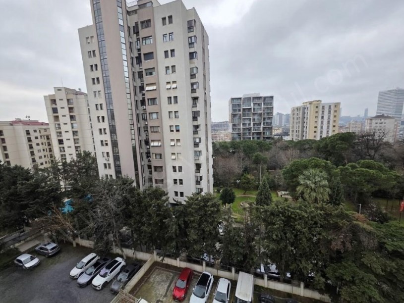 İSTANBUL KADIKÖY SAHRAYI CEDİT MAH.DE GENÇ BİNADA SATILIK 2+1 MANZARALI