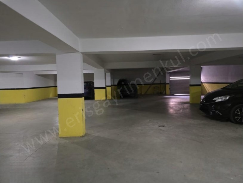 İSTANBUL KADIKÖY SAHRAYI CEDİT MAH.DE GENÇ BİNADA SATILIK 2+1 MANZARALI