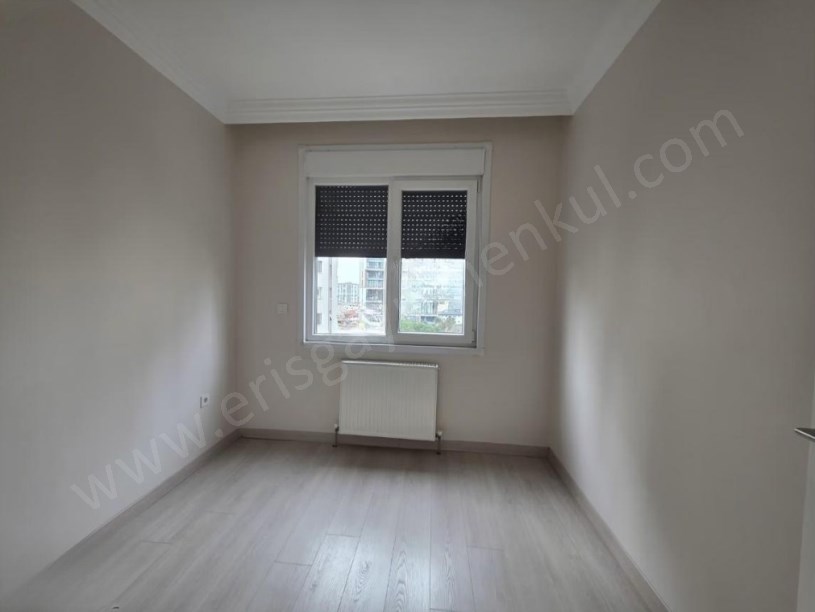 İSTANBUL KADIKÖY SAHRAYI CEDİT MAH.DE GENÇ BİNADA SATILIK 2+1 MANZARALI