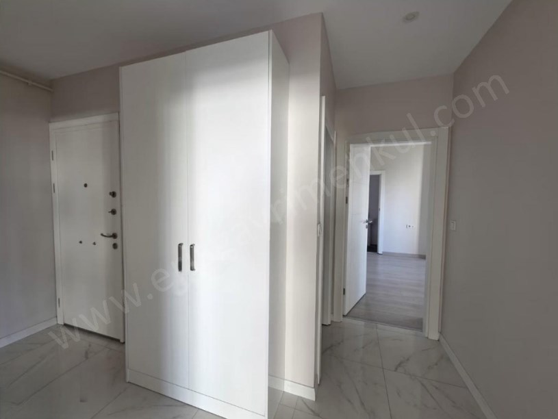 İSTANBUL KADIKÖY SAHRAYI CEDİT MAH.DE GENÇ BİNADA SATILIK 2+1 MANZARALI