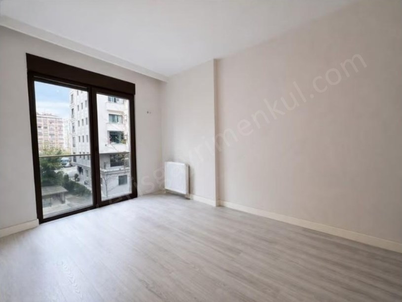 İSTANBUL Kadıköy Bostancıda Metroya 1 Dakika   3+1 Satılık Daire