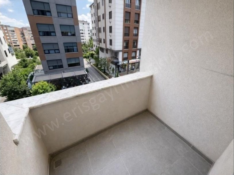 İSTANBUL Kadıköy Bostancıda Metroya 1 Dakika   3+1 Satılık Daire