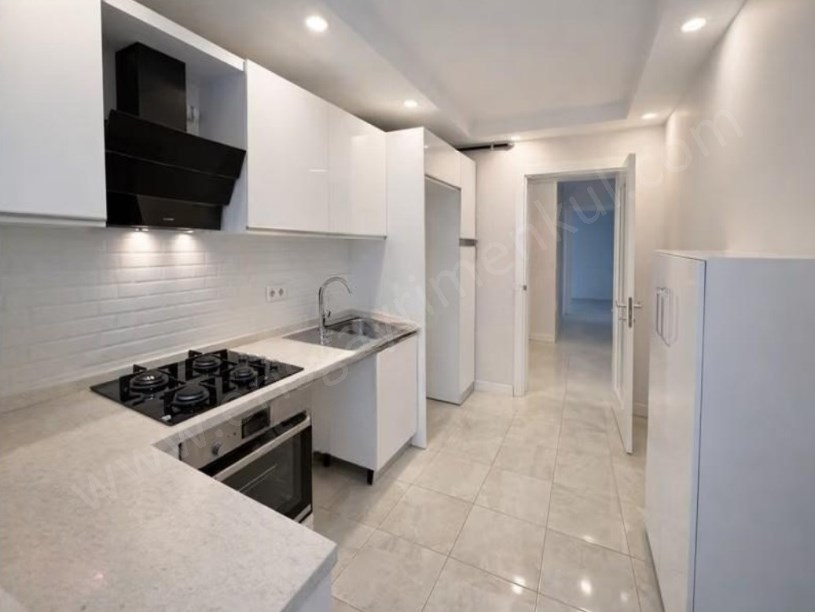 İSTANBUL Kadıköy Bostancıda Metroya 1 Dakika   3+1 Satılık Daire