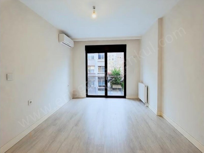 İSTANBUL Kadıköy Bostancıda Metroya 1 Dakika   3+1 Satılık Daire