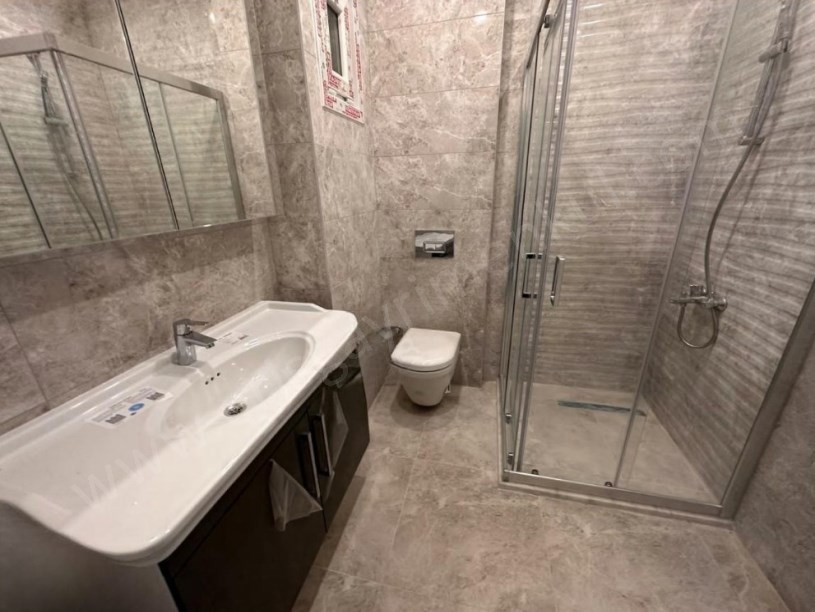 İSTANBUL KADIKÖY Kozyatağı Bayar Caddesinde 2 Yaşında Binada Balkonlu 3+1 Daire