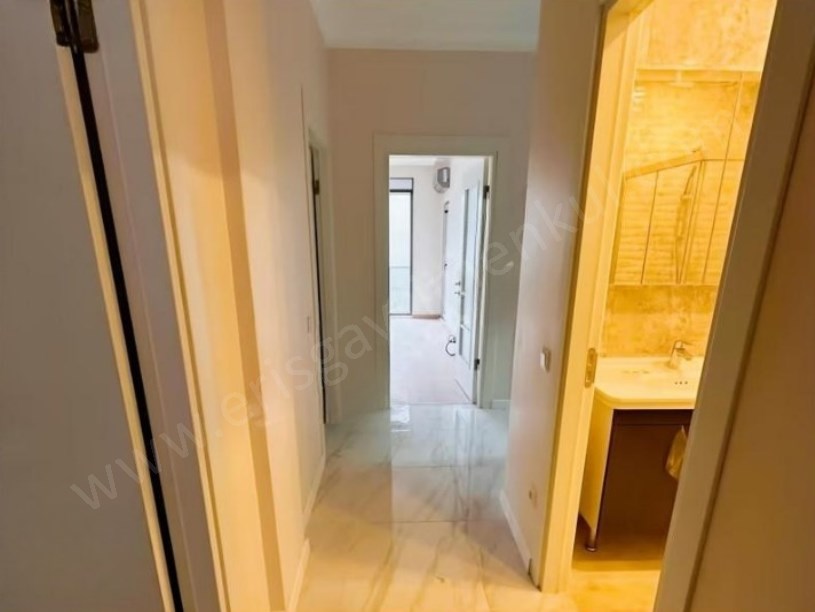 İSTANBUL KADIKÖY Kozyatağı Bayar Caddesinde 2 Yaşında Binada Balkonlu 3+1 Daire