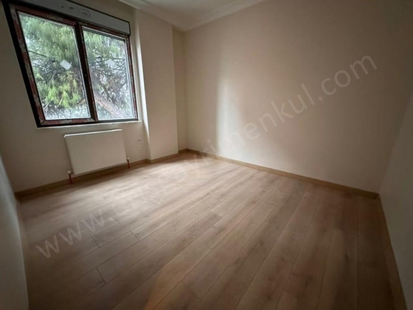 İSTANBUL KADIKÖY Kozyatağı Bayar Caddesinde 2 Yaşında Binada Balkonlu 3+1 Daire