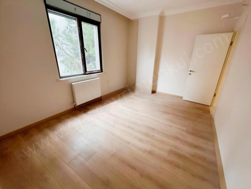 İSTANBUL KADIKÖY Kozyatağı Bayar Caddesinde 2 Yaşında Binada Balkonlu 3+1 Daire