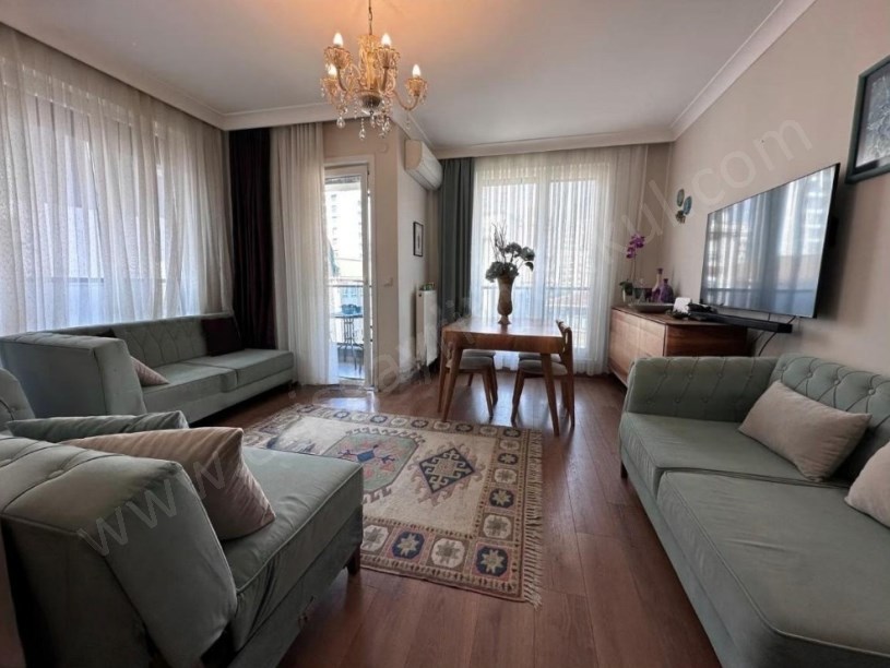 İSTANBUL KADIKÖY SUADİYE FERİDE GEÇİTİNDE 95m2 2+1 BALKONLU ULTRA LÜKS