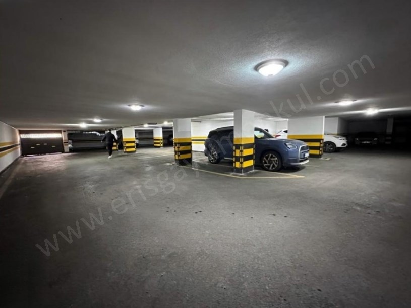 İSTANBUL KADIKÖY SUADİYE FERİDE GEÇİTİNDE 95m2 2+1 BALKONLU ULTRA LÜKS