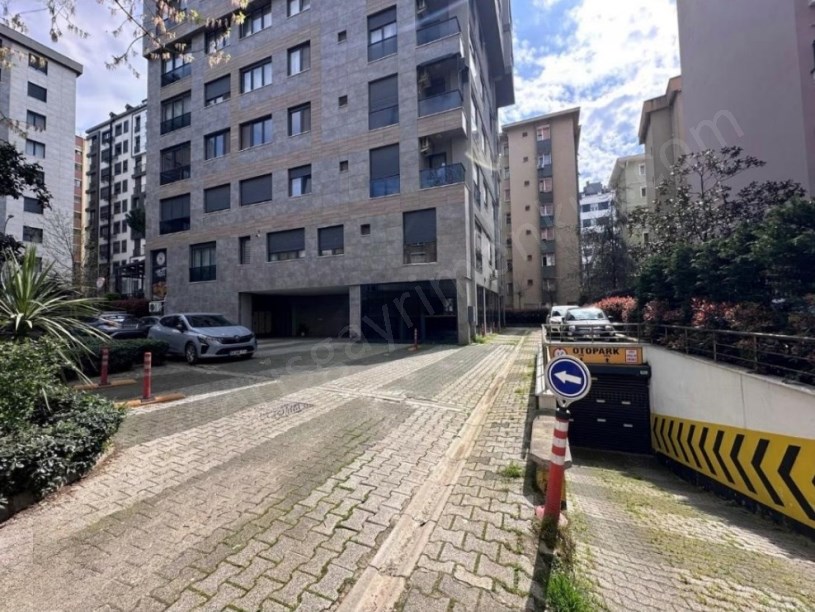 İSTANBUL KADIKÖY SUADİYE FERİDE GEÇİTİNDE 95m2 2+1 BALKONLU ULTRA LÜKS