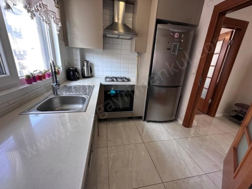 İSTANBUL KADIKÖY SUADİYE FERİDE GEÇİTİNDE 95m2 2+1 BALKONLU ULTRA LÜKS