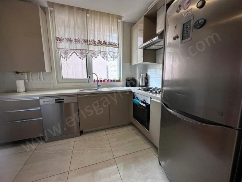 İSTANBUL KADIKÖY SUADİYE FERİDE GEÇİTİNDE 95m2 2+1 BALKONLU ULTRA LÜKS