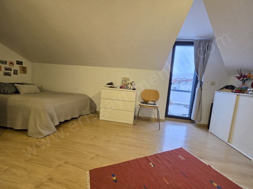 ACIBADEMİN MERKEZİ KONUMUNDA TERASLI DUBLEKS 2+1 ÇİFT BANYOLU
