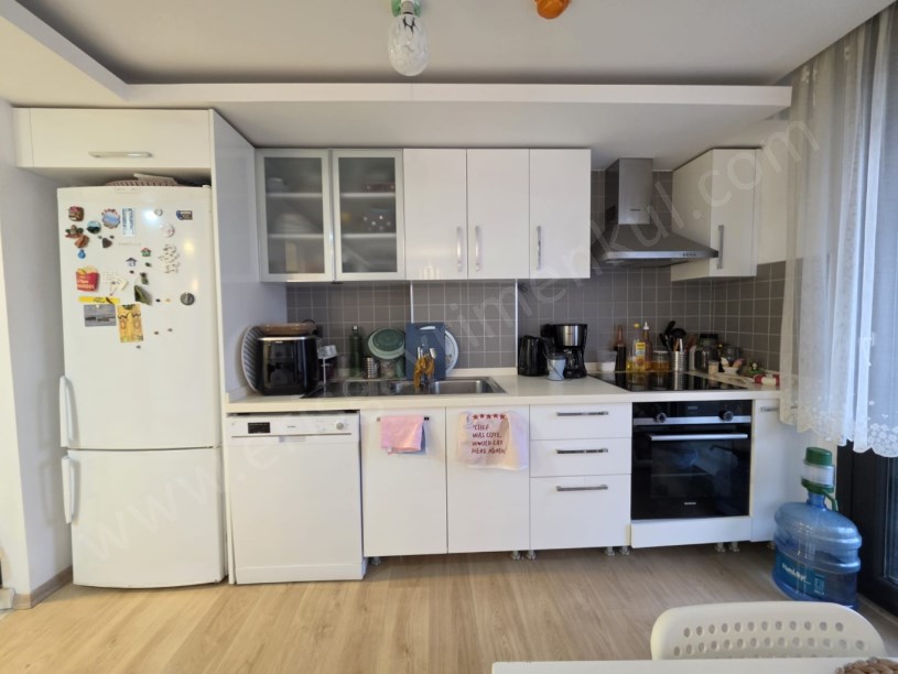 ACIBADEMİN MERKEZİ KONUMUNDA TERASLI DUBLEKS 2+1 ÇİFT BANYOLU