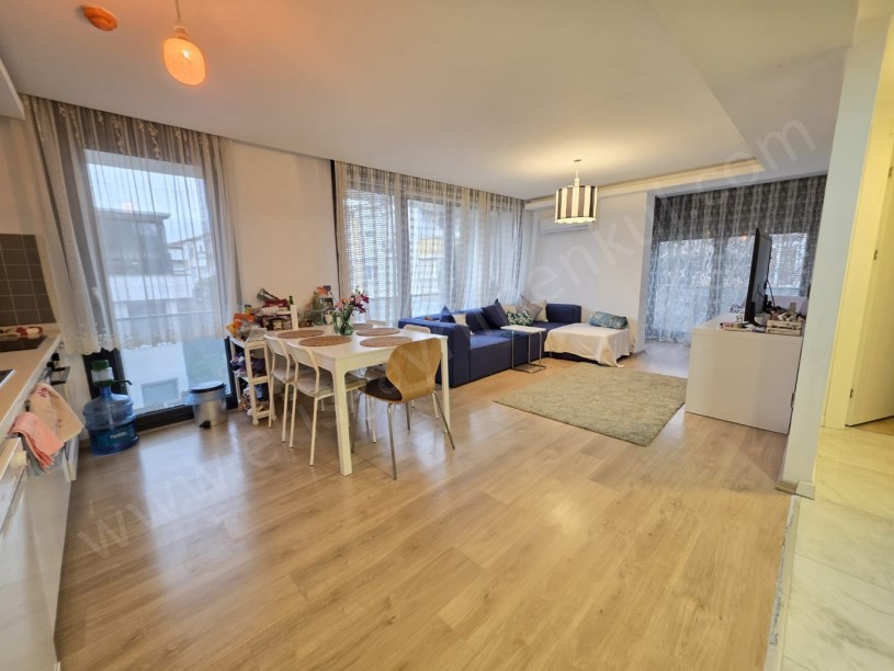 ACIBADEMİN MERKEZİ KONUMUNDA TERASLI DUBLEKS 2+1 ÇİFT BANYOLU