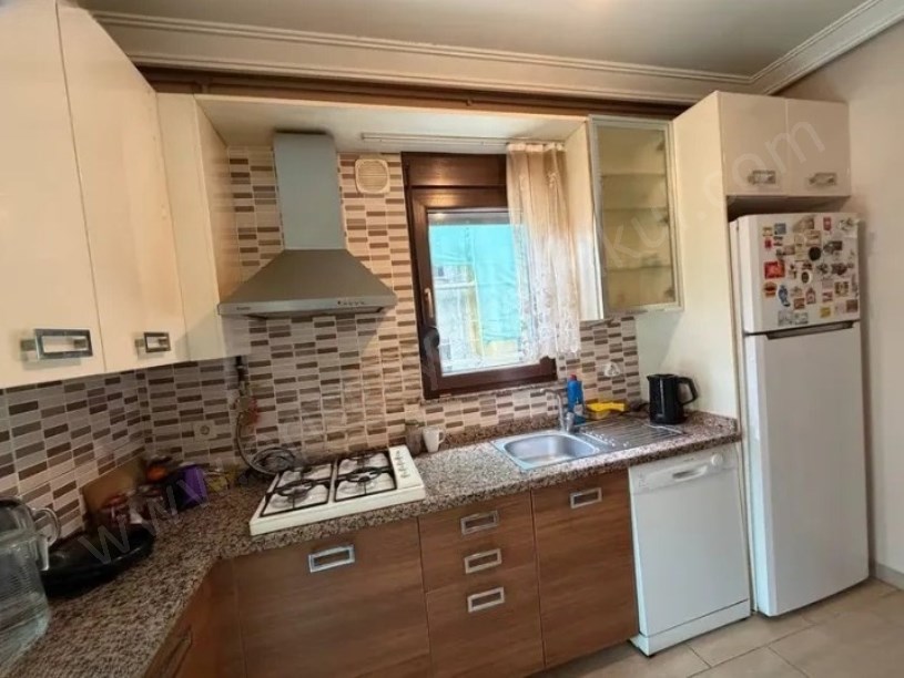 İSTANBUL KADIKÖY SATILIK 3+1 SAHRAYICEDİT METRO YANI 11 YAŞ ARAKAT BALKON OTOPARK