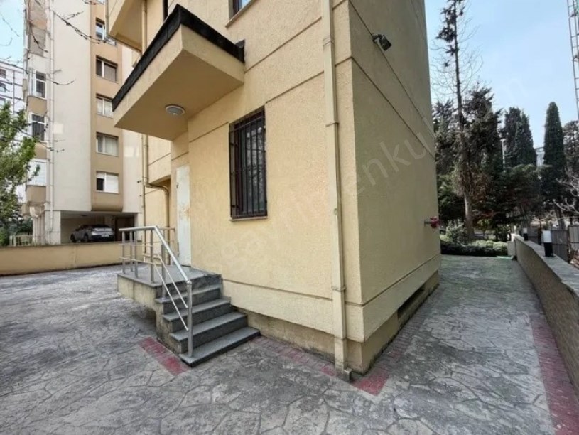İSTANBUL KADIKÖY SATILIK 3+1 SAHRAYICEDİT METRO YANI 11 YAŞ ARAKAT BALKON OTOPARK